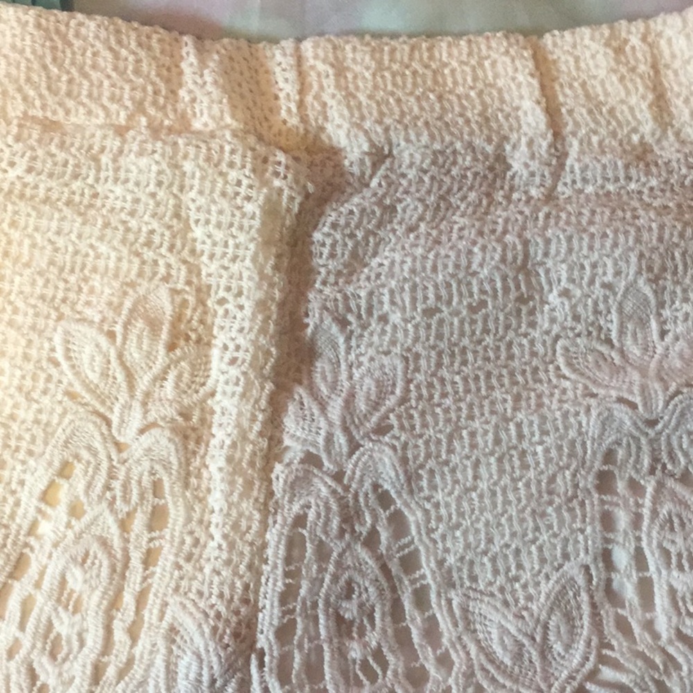 ❌DONATED❌Cream Beige Crochet Stretch Waistband Lined Shorts - Picture 7 of 9